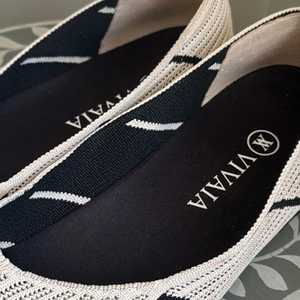 Vivaia Pointed Toe Striped Flats sz 42